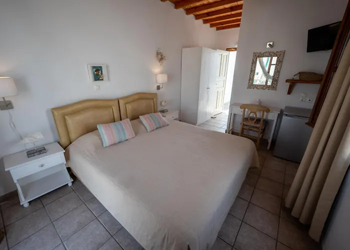 Twins By Mina * Ornos (Mykonos)