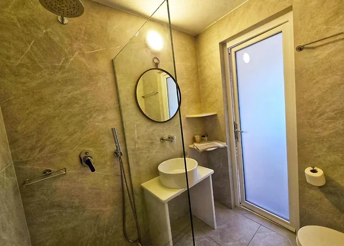 Twins By Mina Apartman Ornósz